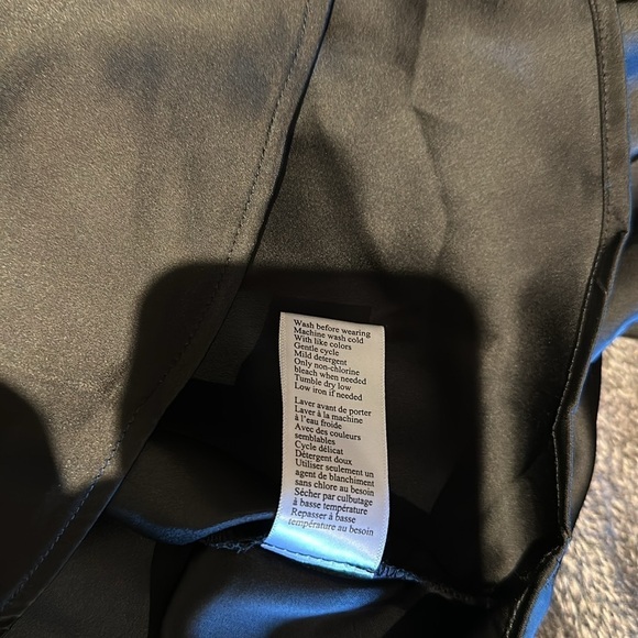 Gemma & Jane Black V neck flowy style silky 3/4 sleeve blouse Sz  M - Picture 12 of 14